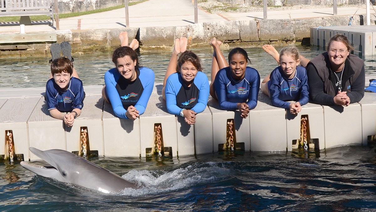 Group photos of Junior Apprentice Program in the dockside.
