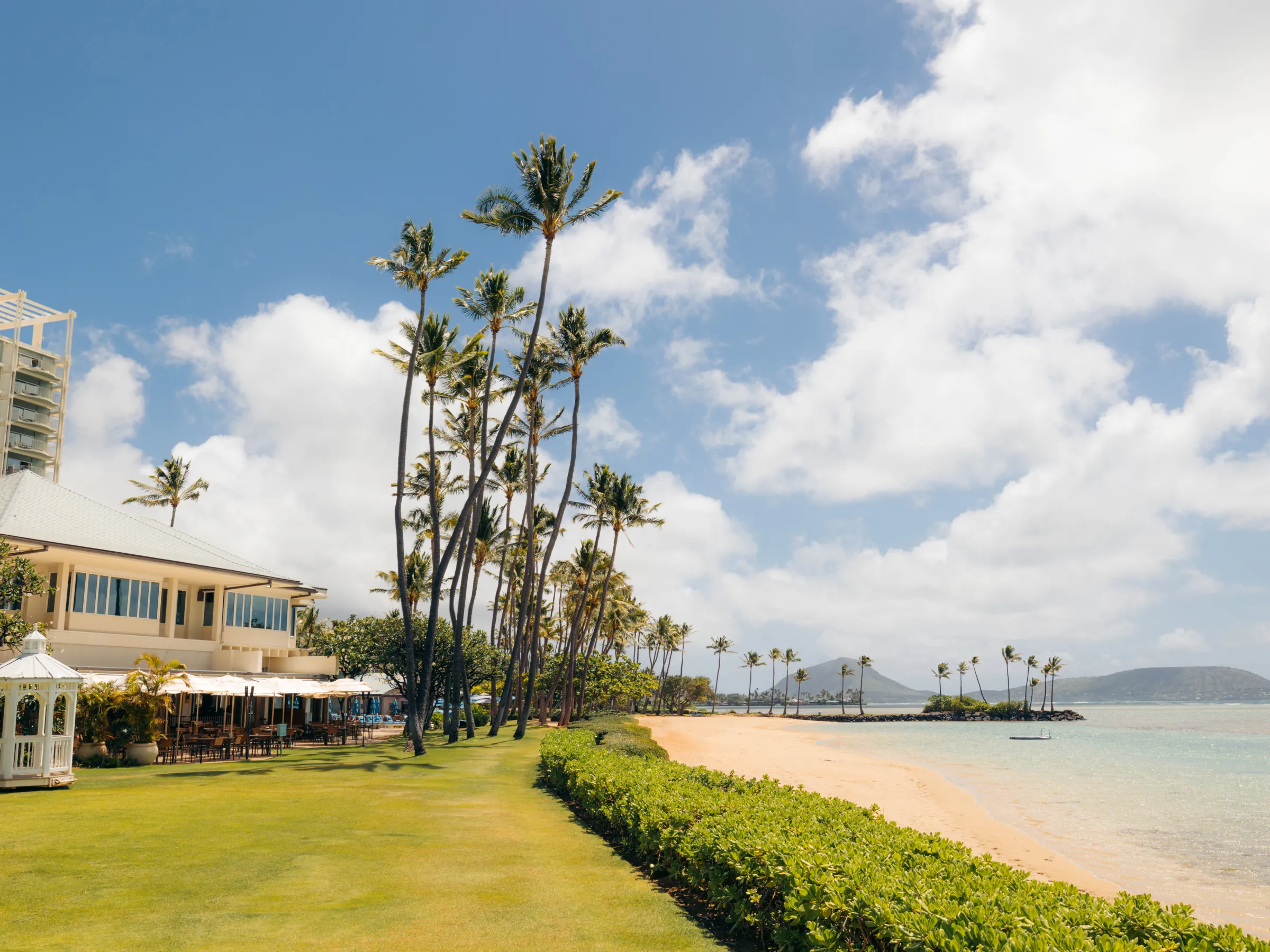 Hotel Lawn next to the Beachfront